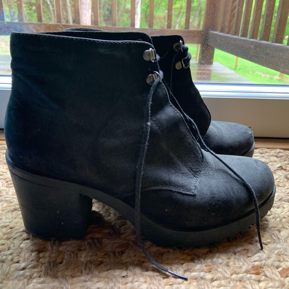 Vagabond Black Lace Up Boots with Modern Silhouette